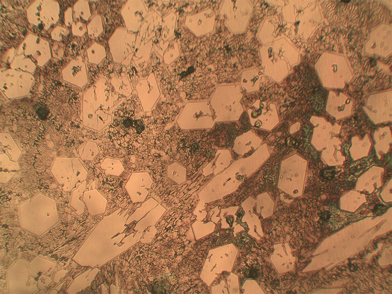 耐磨焊絲金相組織圖(圖1) 耐磨焊絲金相組織圖(圖1)
